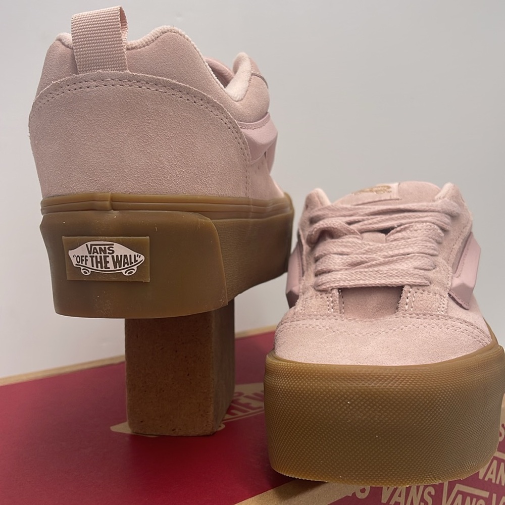 Vans WMNS Knu Stack Rose Smoke/Gum
VN000CP6CYA Platforms Sneakers - Picture 8 of 16